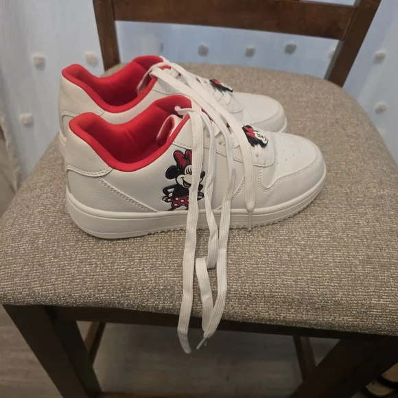 Minnie Mouse Womens Disney Sneakers Size 7 White and Red Excellent Used Cond. - Picture 4 of 9